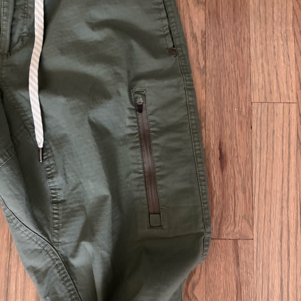 Vuori Green Ripstop Cropped Pants - Picture 8 of 8